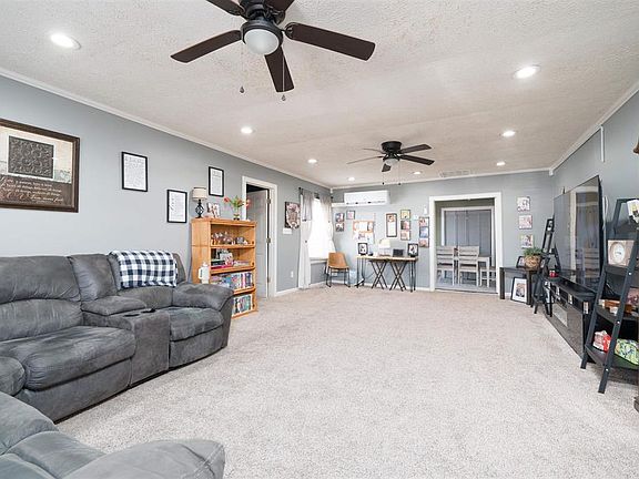 5th image of 455 Branch St