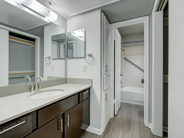 Army Boulevard Garden Apartments — Photo 5