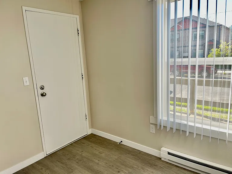 3304 N Lincoln St — Photo 9