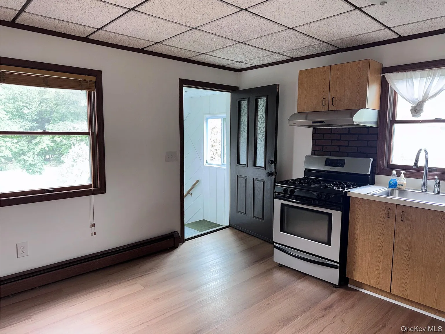 2 bed, 1.0 bath, 800 sqft, $1,800 — Photo 4
