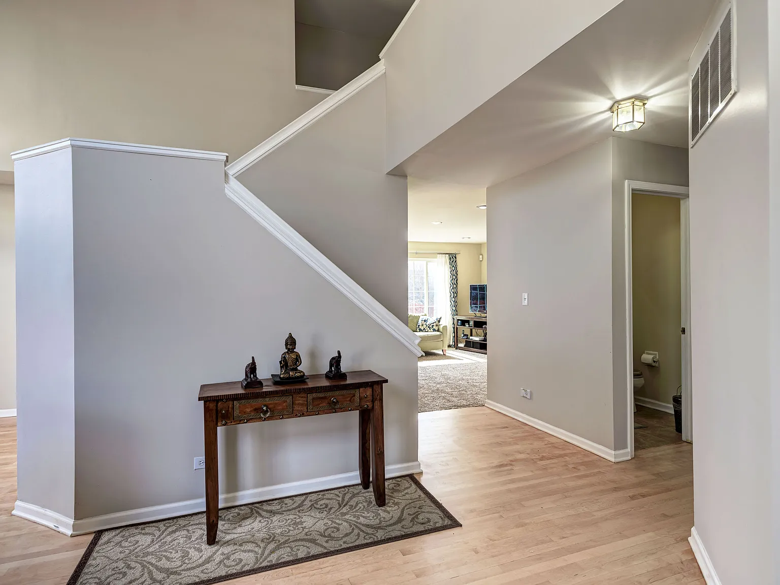 4 bed, 2.5 bath, 1985 sqft, $3,200 — Photo 3