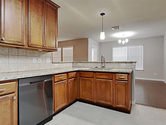 3rd image of 1905 Plum Falls Ln