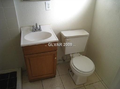 3rd image of 2921 Vegas Dr