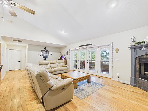4th image of 657 Plentywood Ln