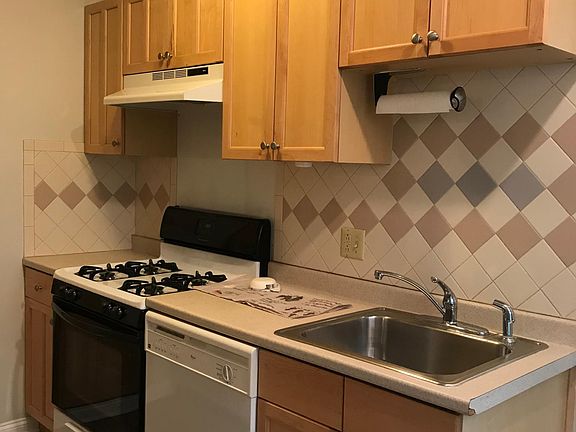 3rd image of 954 N 5th St Floor 1