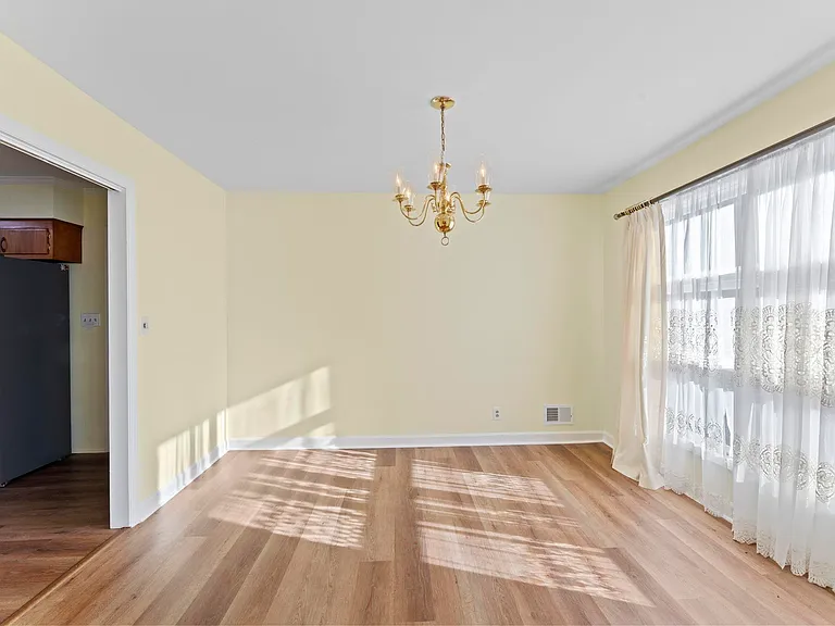 1115 Gardendale Dr — Photo 6