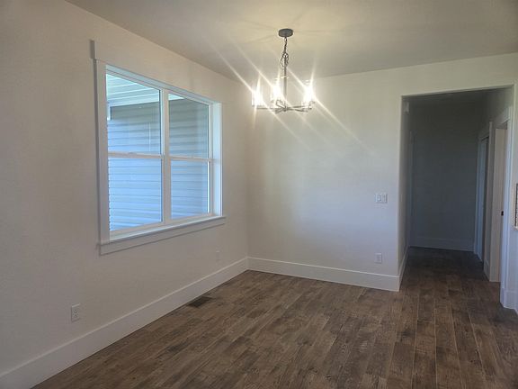 5th image of 1015 Snowdrop Ct