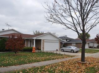 460 Carman Ave, Buffalo Grove, IL 60089