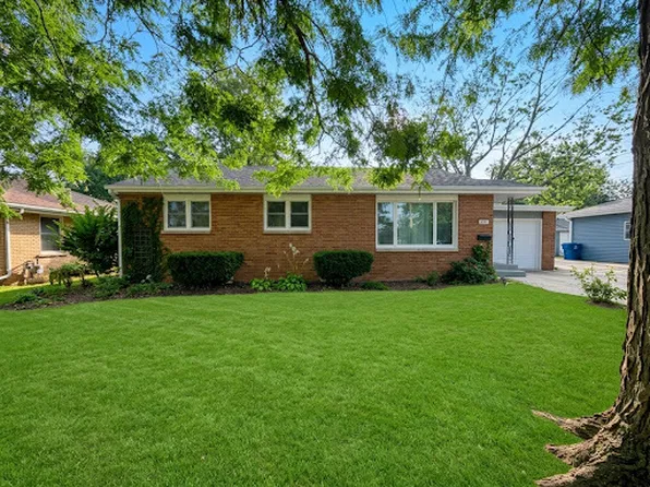 448 Dennis Ave, Bradley, IL 60915