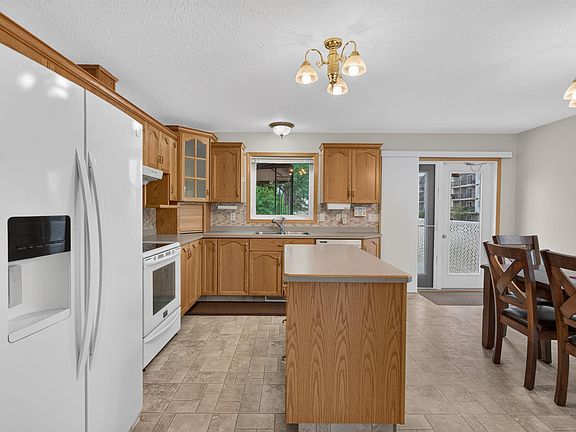 4th image of 2403 3rd Ave