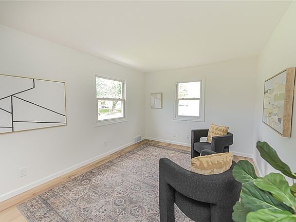 5th image of 40 Mac Arthur Rd