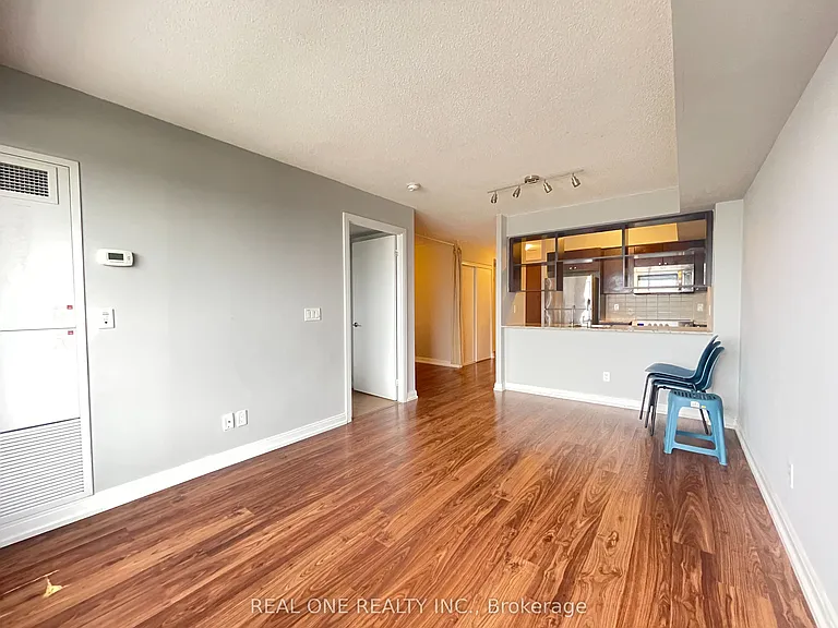 181 Village Green Sq #1912 — Photo 22