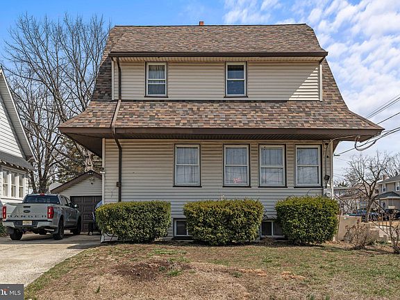 3rd image of 6003 Wayne Ave