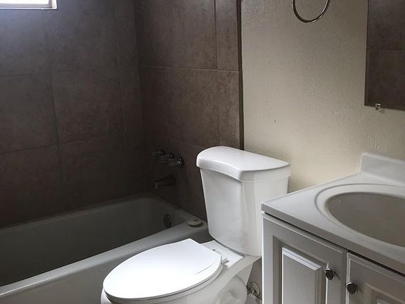 3rd image of 3313 Wellesley Ct NE APT 3