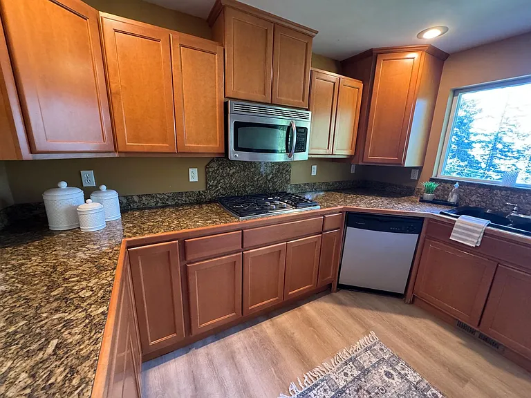 7604 Holiday Blvd — Photo 2