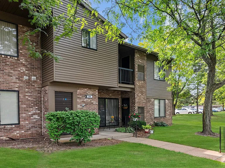 Edge at Novi - Novi, MI — Photo 27
