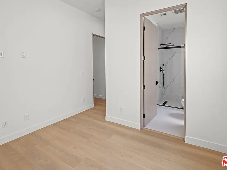 11006 Hortense St #1/2 — Photo 23