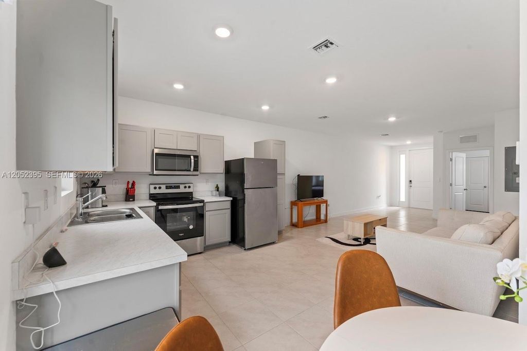 336 NW 8th Ct, photo 9