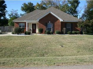 104 Hidden Valley Rd, Deatsville, AL 36022