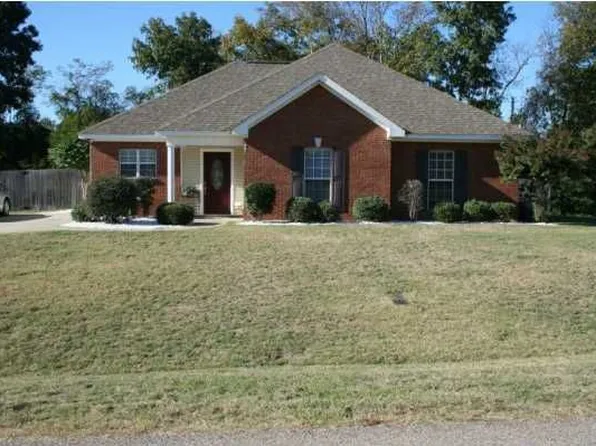 104 Hidden Valley Rd, Deatsville, AL 36022