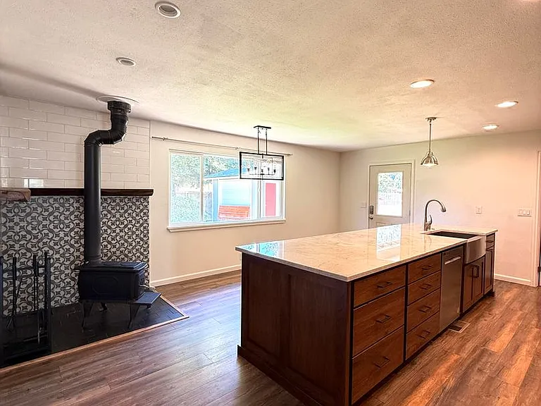 112 Hickory Dr — Photo 4