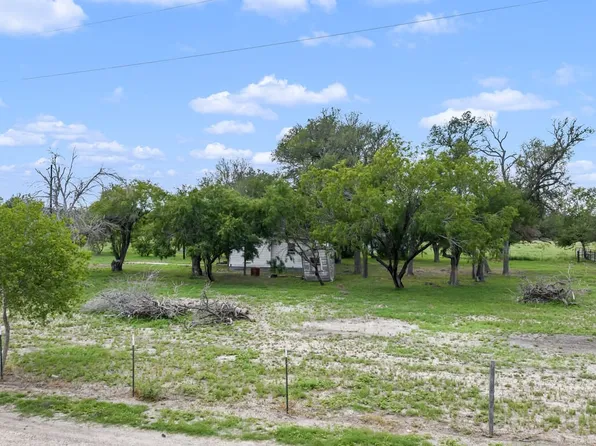 Mendoza Ln, Floresville, TX 78114