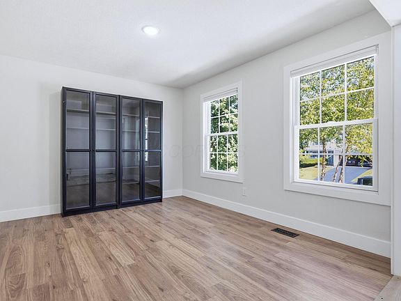 4th image of 2416 Long Bow Ave