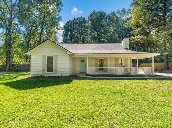 211 Dogwood Ct, Smiths Station, AL 36877