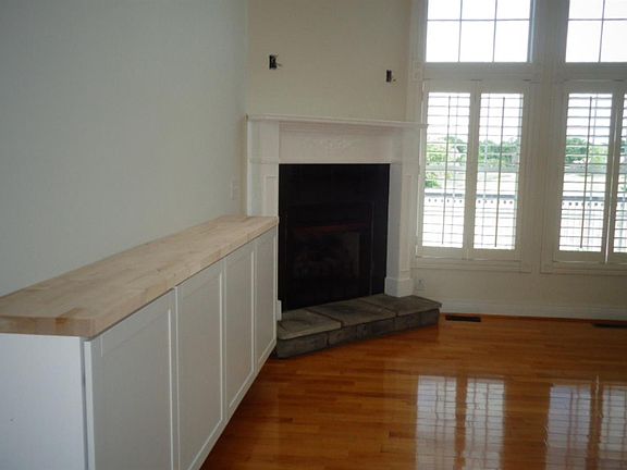 4th image of 1351 Clubhouse Ln