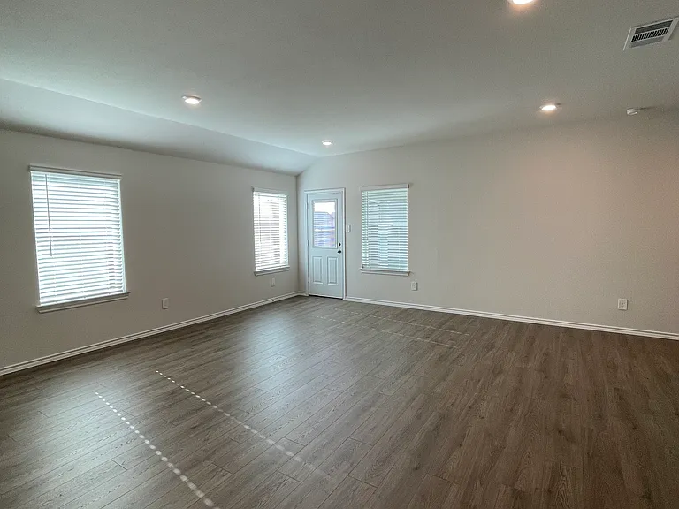 744 Sweet Pea Dr — Photo 15