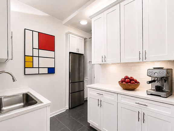 3rd image of 205 W 88th St #5A1