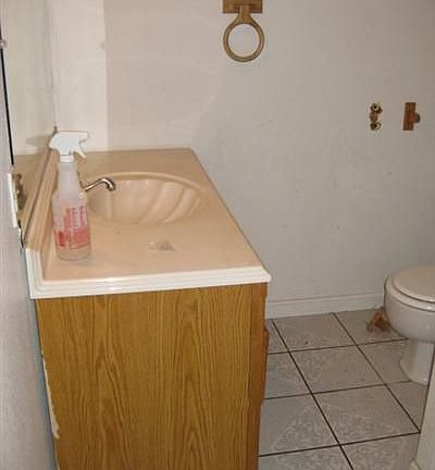 4th image of 1049 N Farris Ave