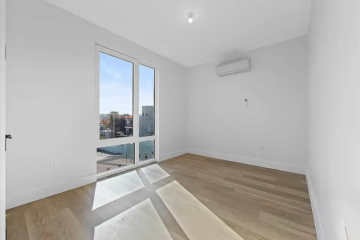 139 Frost Street — Photo 4