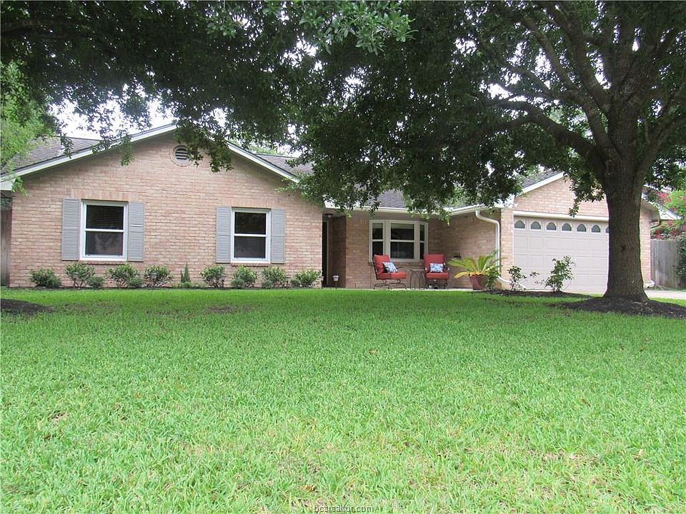 1st image of 2704 Red Hill Dr