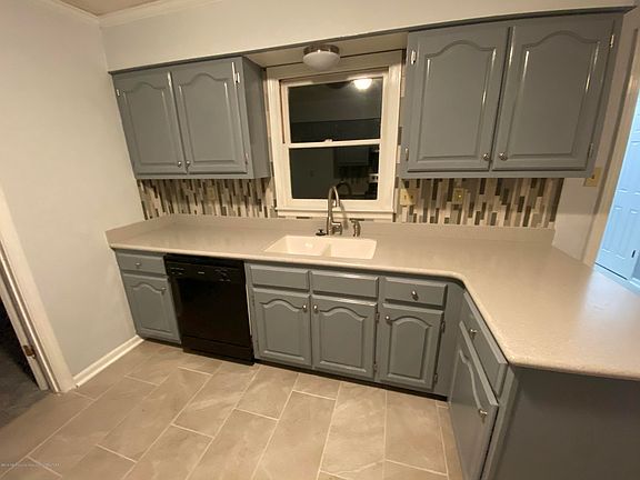 5th image of 899 White Pine Dr
