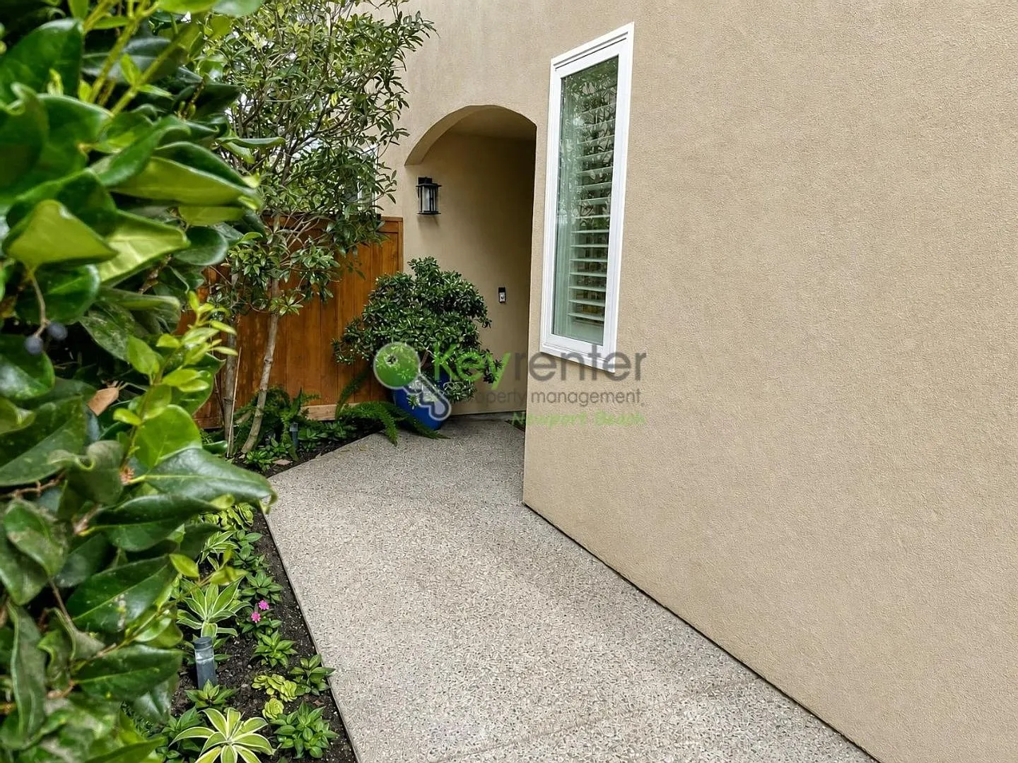 Beautiful 3 Bedroom Single Family Detached Home in Eastside Costa Mesa — Photo 2
