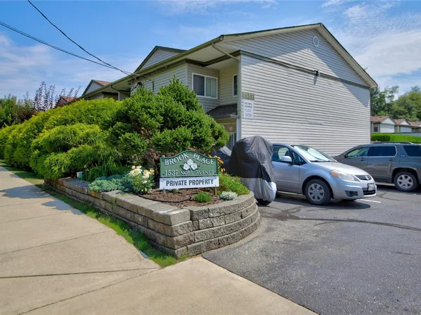 1537 Noel Ave #105, Comox, BC V9M 3H8