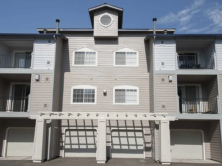 Marina Village Apartments — Photo 16