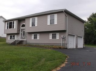 1560 Clover Rd, Long Pond, PA 18334