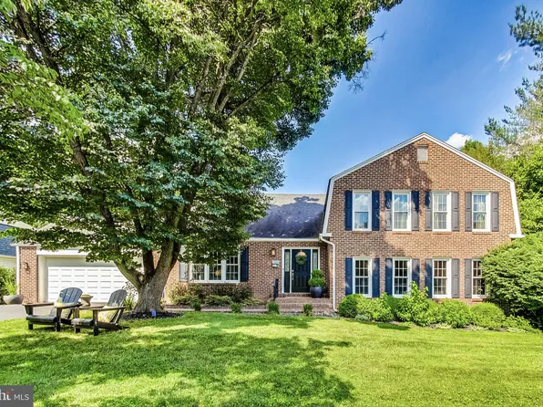 935 Jaysmith St, Great Falls, VA 22066