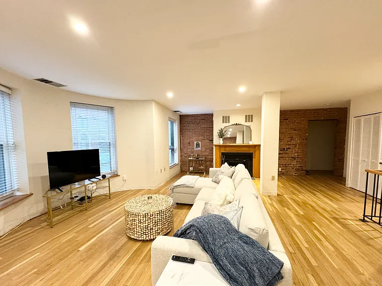 96 Gainsborough St #103F — Photo 4