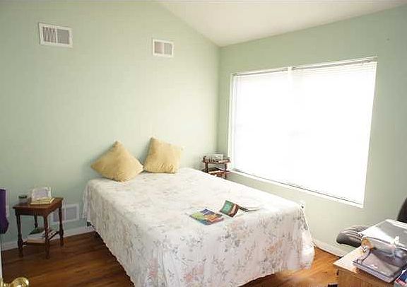 2nd image of 29 Bush Ave