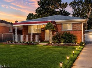27374 Townsend Ave, Warren, MI 48092