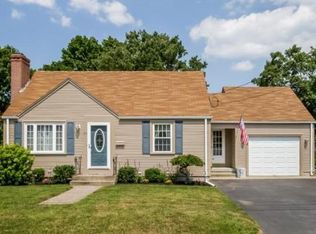 34 Larchmere Dr, Rumford, RI 02916