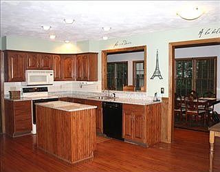 5th image of 122 Lincoln Dr