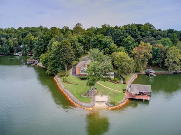 1300 Pats Dr, Moneta, VA 24121