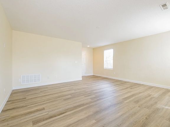 4th image of 723 Canyon Ln