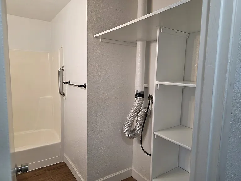 223 NW Nye St #4 — Photo 7