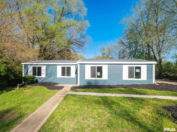 13752 2nd St, Pekin, IL 61554