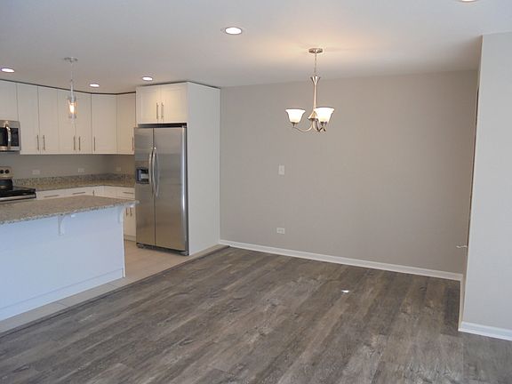 4th image of 821 Oakton St APT 205